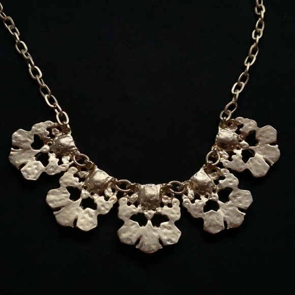 The Limited Necklace - Picture 5 of 8